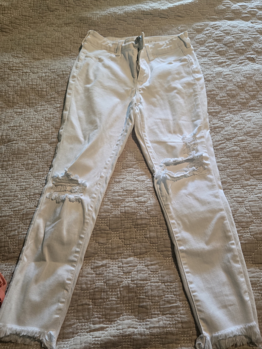 AE White Distressed Women's Jeans - Slim Fit